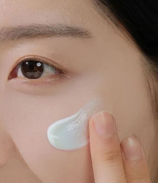 SKIN 1004 - Madagascar Centella Hyalu-Cica Water-Fit Sun Serum